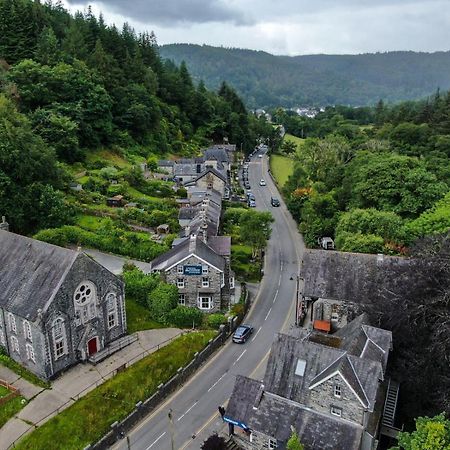 بيت شباب Base Camp Snowdonia, Gwersyll Cyntaf Eryri بيتوَس واي كود المظهر الخارجي الصورة