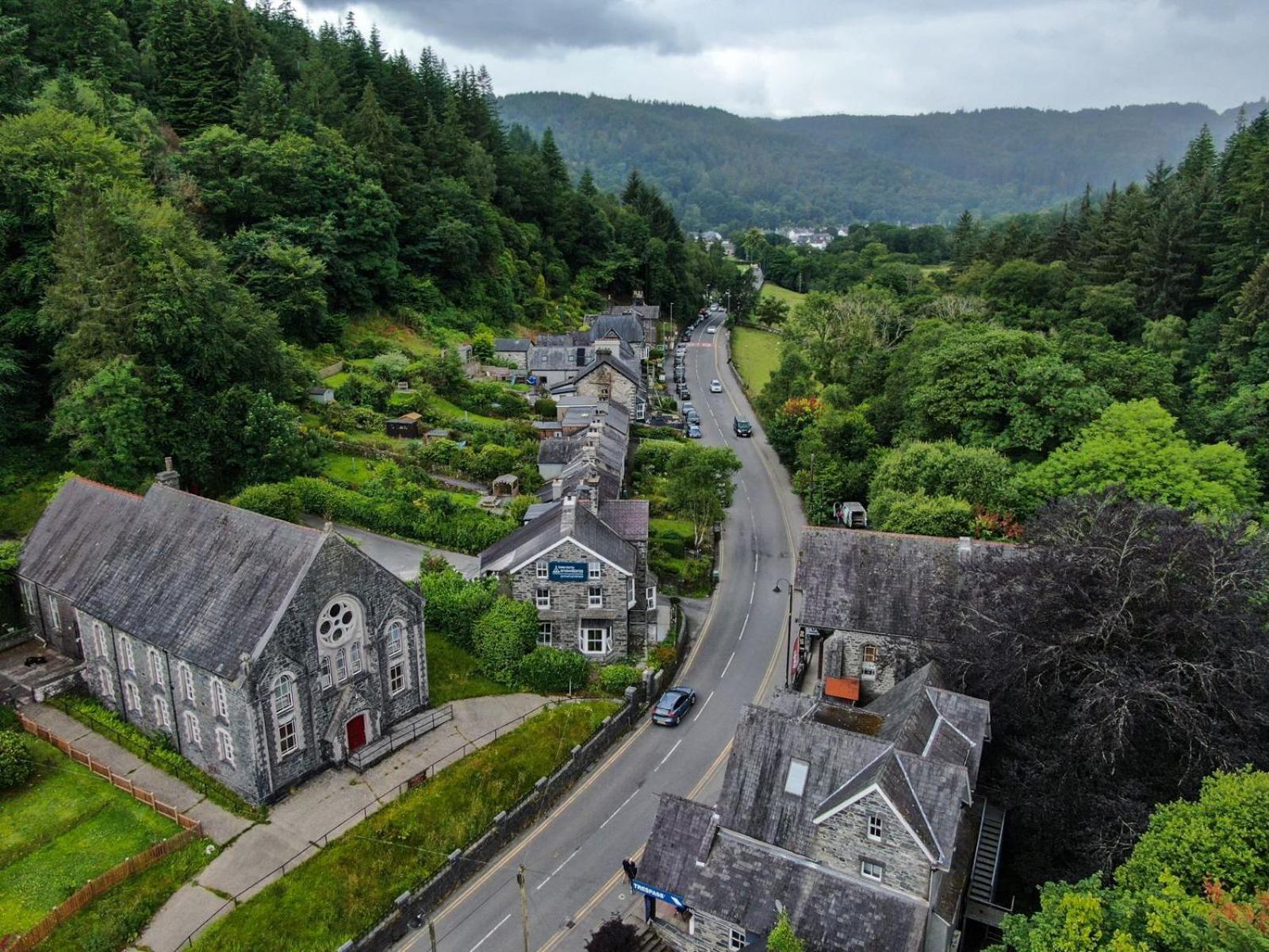 بيت شباب Base Camp Snowdonia, Gwersyll Cyntaf Eryri بيتوَس واي كود المظهر الخارجي الصورة